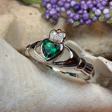 Load image into Gallery viewer, Emerald Meadow Claddagh Ring