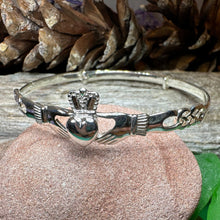 Load image into Gallery viewer, Laune Claddagh Bracelet