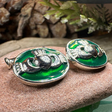 Load image into Gallery viewer, Emerald Green Claddagh Cuff Links