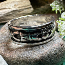 Load image into Gallery viewer, Celtic Claddagh Band Ring
