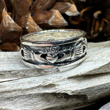 Load image into Gallery viewer, Celtic Claddagh Band Ring
