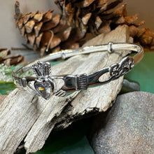 Load image into Gallery viewer, Knotwork Claddagh Bangle Bracelet