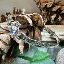 Load image into Gallery viewer, Knotwork Claddagh Bangle Bracelet