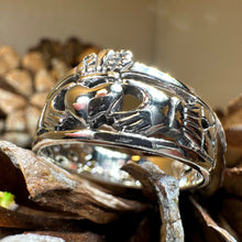 Load image into Gallery viewer, Eternally Celtic Claddagh Band Ring