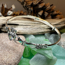 Load image into Gallery viewer, Knotwork Claddagh Bangle Bracelet