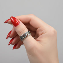 Load image into Gallery viewer, Trinity Knot Band Ring