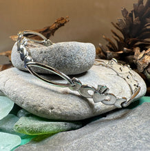 Load image into Gallery viewer, Elegant Irish Claddagh Bracelet