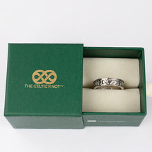 Load image into Gallery viewer, Claddagh Promise™ 18K White Gold Men&#39;s Ring
