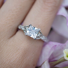 Load image into Gallery viewer, Timeless Triquetra™ 18K White Gold Filigree Ring
