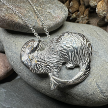 Load image into Gallery viewer, Dratsie Scottish Otter Necklace
