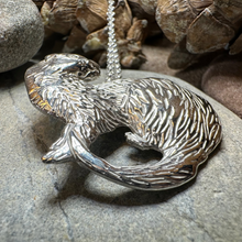 Load image into Gallery viewer, Dratsie Scottish Otter Necklace
