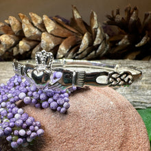 Load image into Gallery viewer, Laune Claddagh Bracelet
