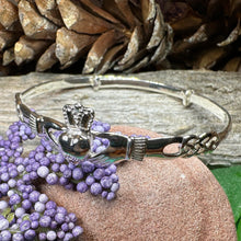 Load image into Gallery viewer, Laune Claddagh Bracelet
