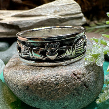 Load image into Gallery viewer, Celtic Claddagh Band Ring
