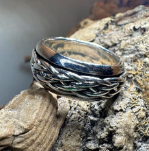 Load image into Gallery viewer, Celtic Spinner Ring
