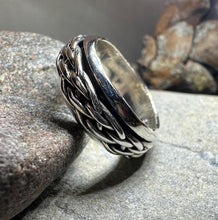 Load image into Gallery viewer, Celtic Spinner Ring
